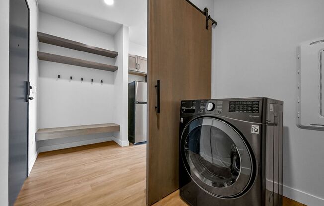 Studio, 1 bath, 402 sqft, $1,225, Unit 302