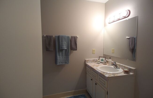 1 bed, 1 bath, 810 sqft, $980, Unit 4711 Indian Hills Dr., #12, Mount Pleasant, WI 53406