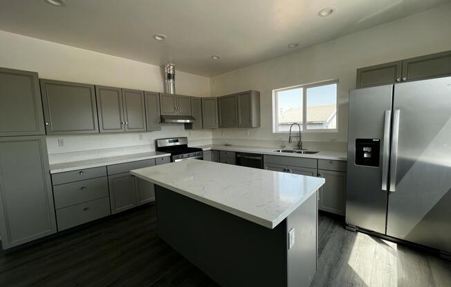 4629 E 1 ST