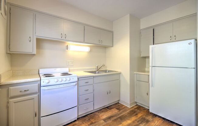 2 beds, 2 baths, $1,600, Unit 06