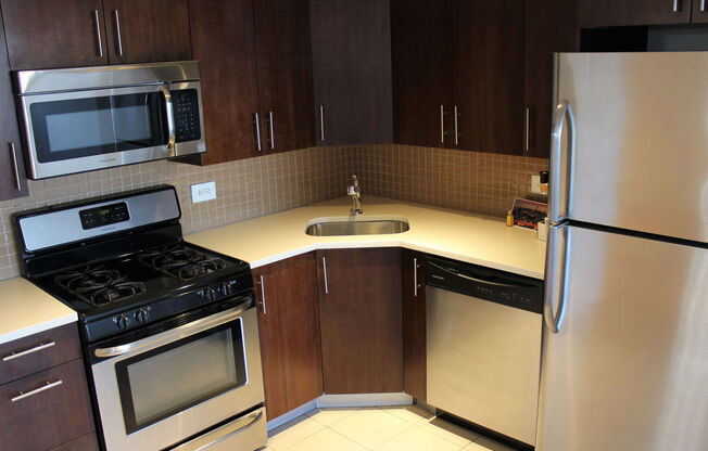 1 bed, 1 bath, 673 sqft, $3,300