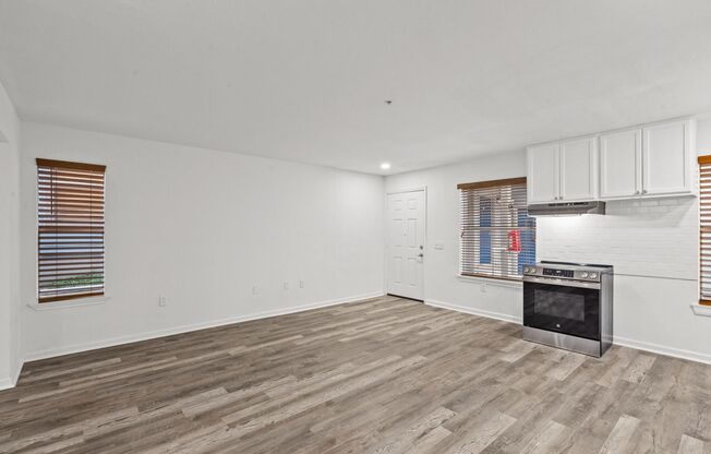 1 bed, 1 bath, 595 sqft, $1,350, Unit #161