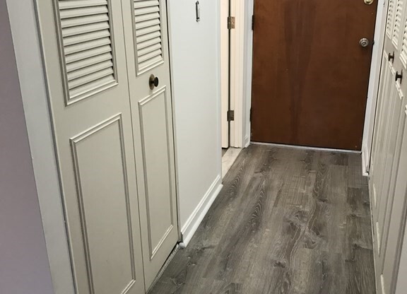 Studio, 1 bath, 400 sqft, $1,575, Unit 307