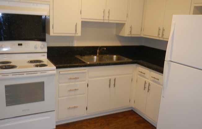 2 beds, 1 bath, $1,400, Unit 1201 T Street # 3