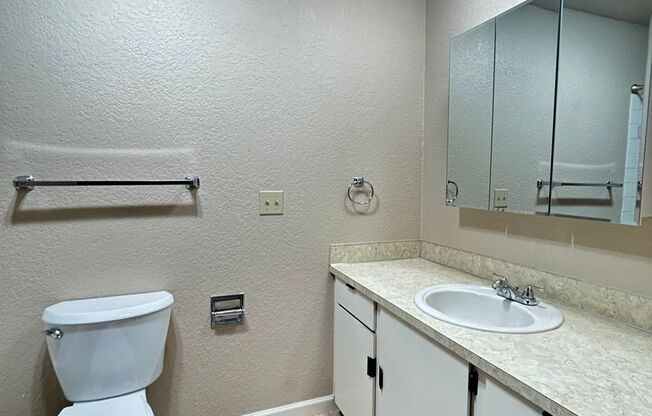 1 bed, 1 bath, 737 sqft, $1,466, Unit B10