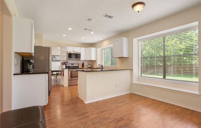Spacious & Inviting 4/BR 2.5/BA Home with Big Backyard!