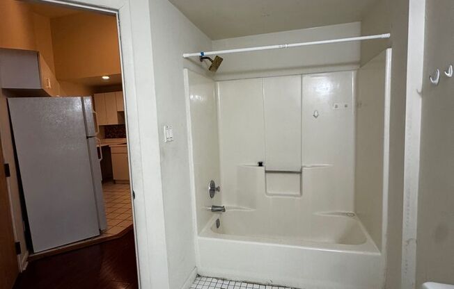 Studio, 1 bath, 650 sqft, $1,050, Unit 303