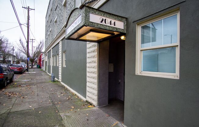 Studio, 1 bath, $1,025, Unit 211