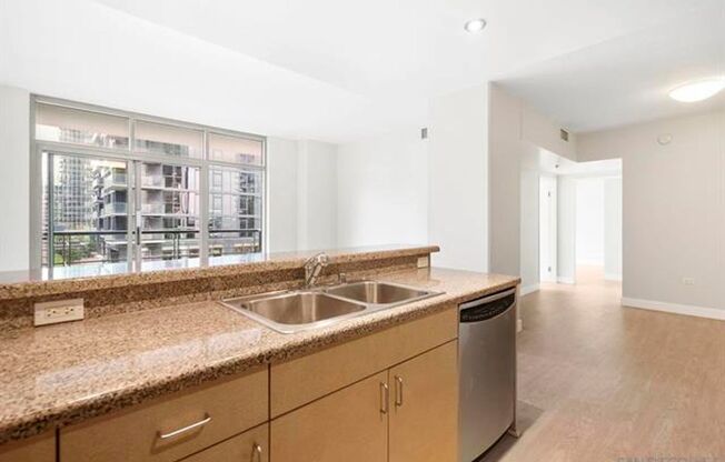 2 beds, 1 bath, $3,000, Unit # 1003