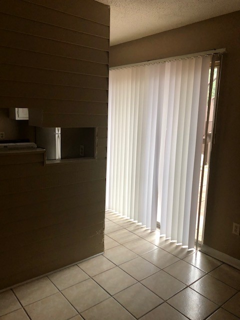 2 beds, 1.5 baths, 950 sqft, $900, Unit 3