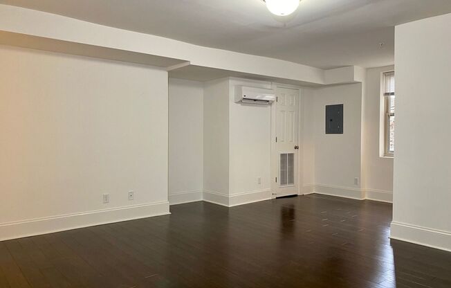Studio, 1 bath, $850, Unit 1020-TB