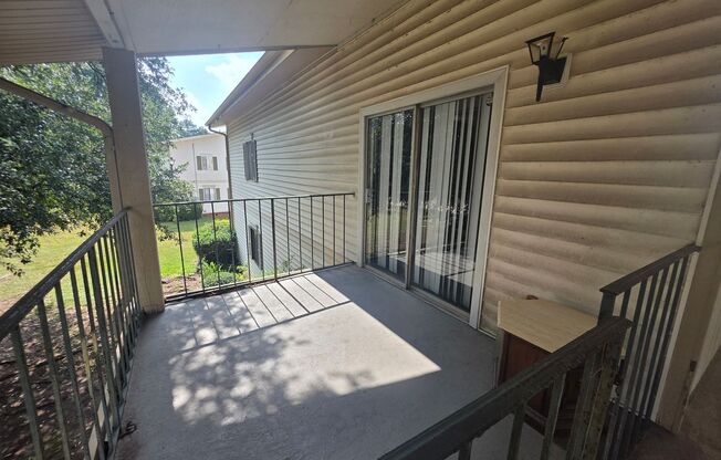2 beds, 2 baths, $995, Unit E9