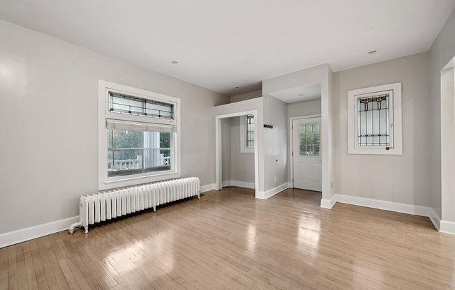 515 W 25 ST