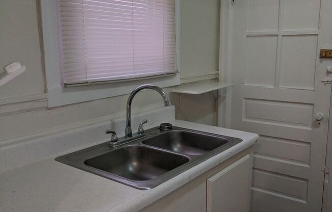 1 bed, 1 bath, $1,195, Unit Apt. 10