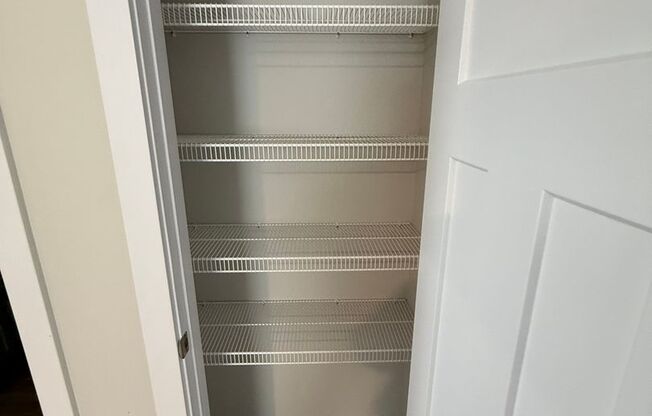 1 bed, 1 bath, 827 sqft, $1,400, Unit 422