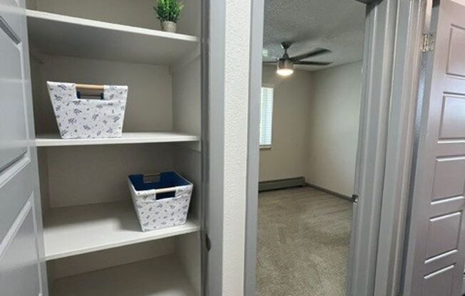 2 beds, 1 bath, 725 sqft, $1,610, Unit 401