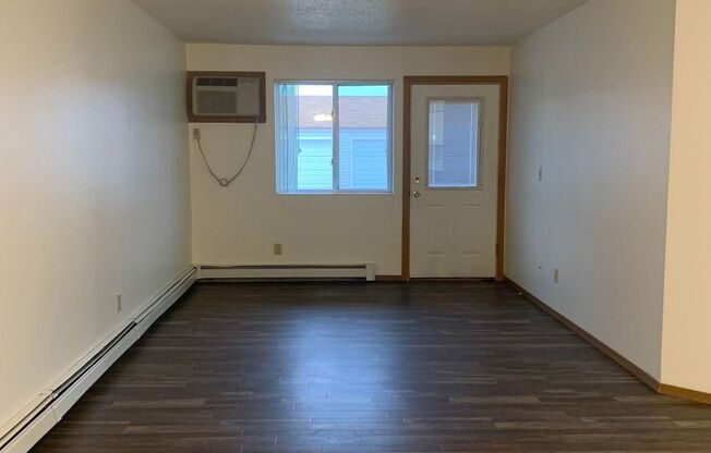 2 beds, 1 bath, $1,025, Unit 1704-102