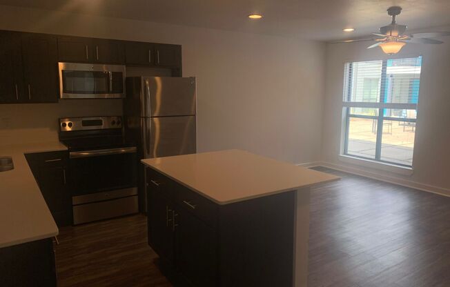 1 bed, 1 bath, 655 sqft, $1,285, Unit 102