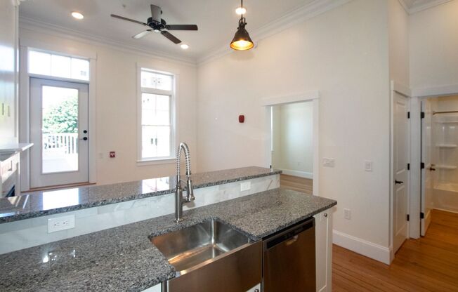 1 bed, 1 bath, $2,295, Unit 440 Central Ave - 202