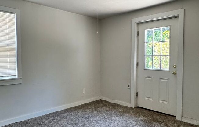 3 bedroom 1 bathroom remodeled home, w/d hookup, must see inside