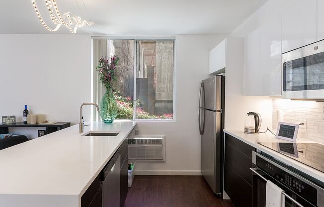 2 Bed 2 Bath in The Heart of Little Italy