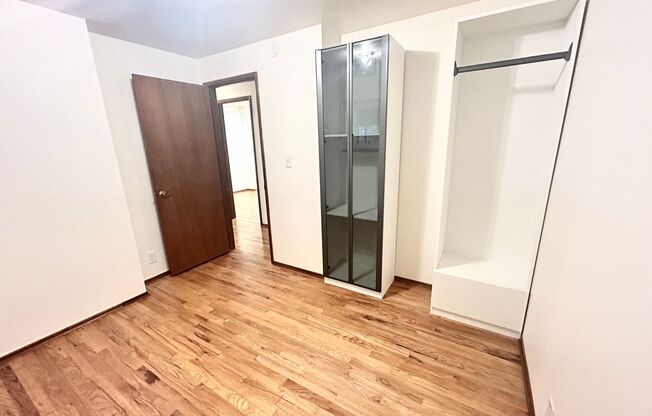 Beautiful Garden Entrance 4 bedroom home in Seattle, minutes away from major highways.