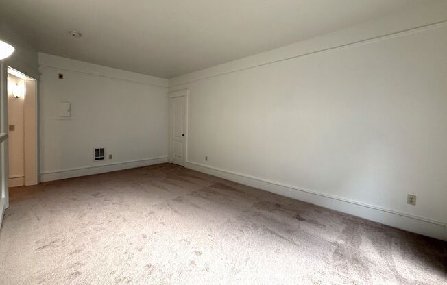 Studio, 1 bath, 405 sqft, $1,195, Unit 306