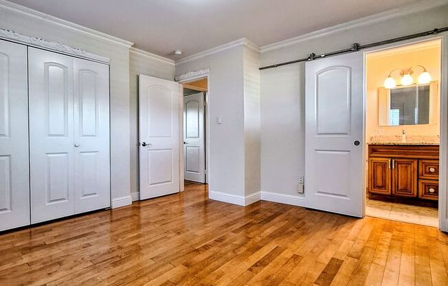 Beautiful 3bd Single Story House w/Large Yards & Attached Garage