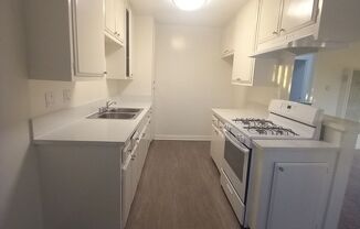 2 beds, 2 baths, 900 sqft, $2,200, Unit 14