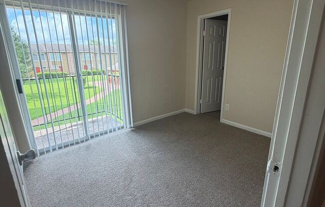 2 beds, 1 bath, 812 sqft, $1,085, Unit 1106