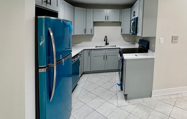 NEWLY Remodeled Forest Park 2 Bed / 1 Bath Condo! Parking INCLUDED In Rent!
