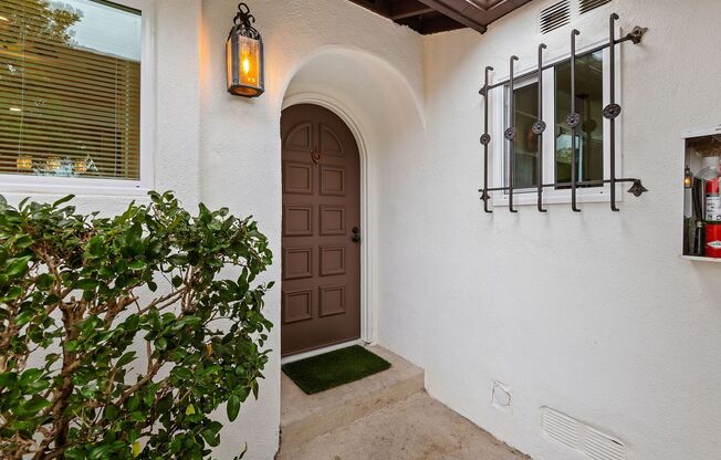 Welcome to this charming 2-bedroom, 1.5-bathroom home located in the beautiful city of Santa Barbara.