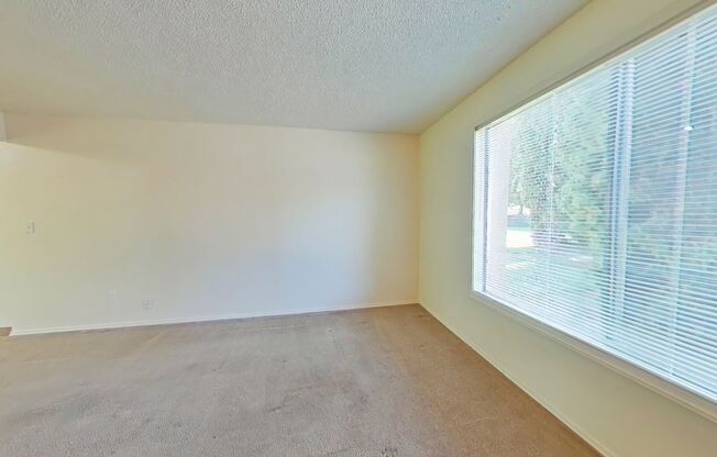 2 Bedroom 4-Plex ~ South Corvallis ~ Small Pet Friendly