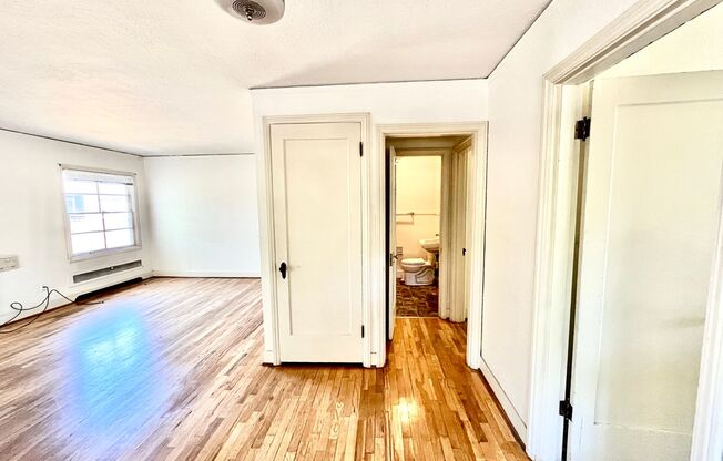 1 bed, 1 bath, $1,325, Unit 1085