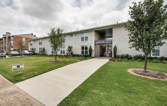 1 bed, 1 bath, 376 sqft, $1,267, Unit 105