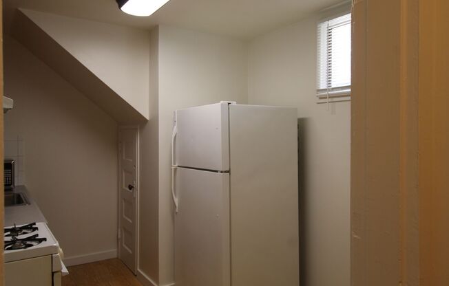 Studio, 1 bath, 600 sqft, $995, Unit #1