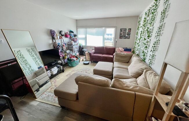 2 beds, 1 bath, $1,350, Unit 311