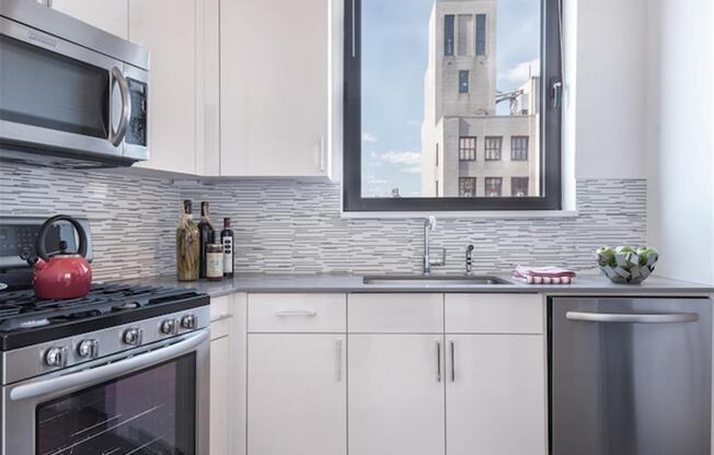 1 bed, 1 bath, $5,050, Unit 18B