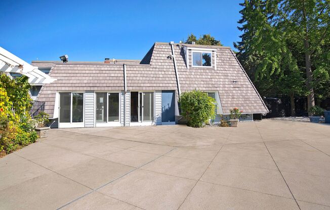 2 beds, 1 bath, 1,050 sqft, $2,400, Unit 59-2