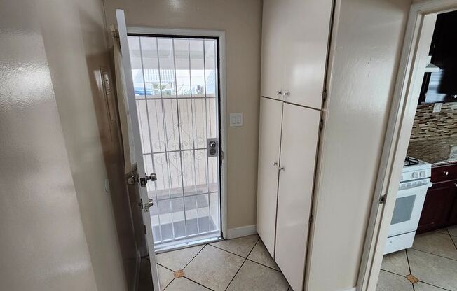 2 beds, 1 bath, $2,650