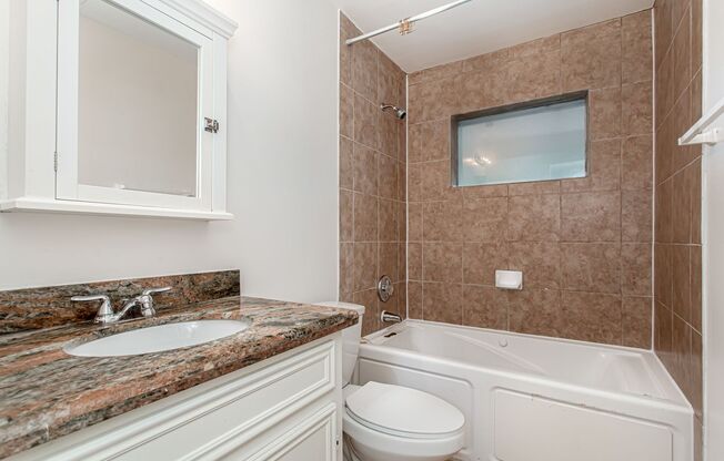 2 beds, 2 baths, $1,200, Unit 5