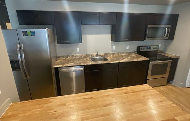 3 beds, 1 bath, $9,785, Unit Apt 3