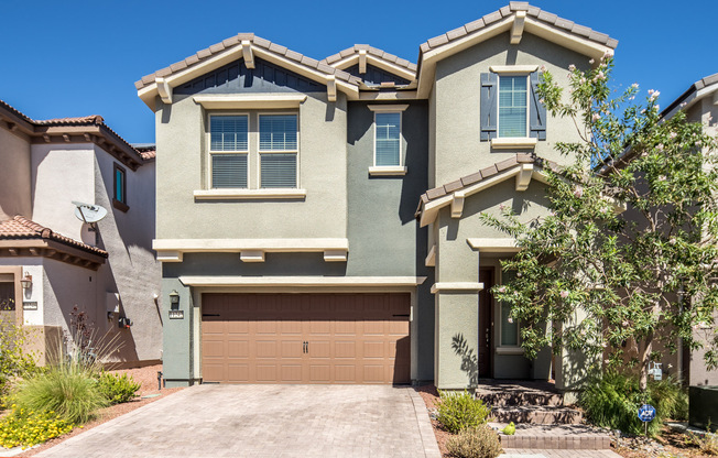 ABSOLUTELY STUNNING HOME IN POSH DOWNTOWN SUMMERLIN!