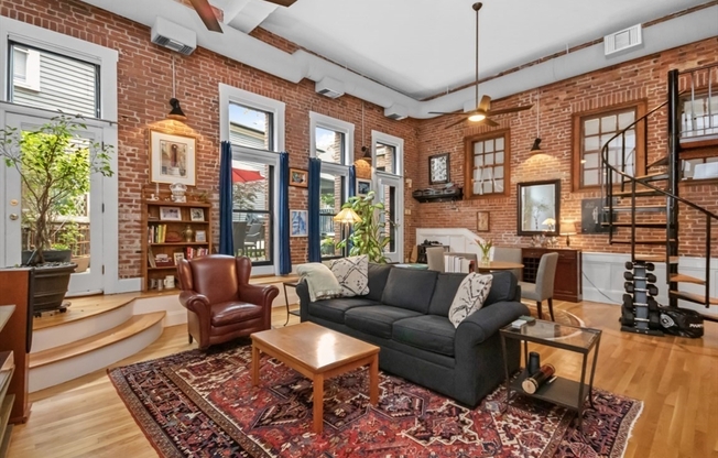 28 SEAVERNS AVE
