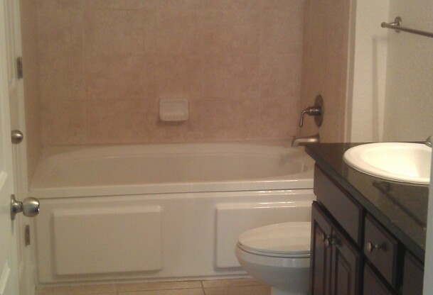 3 beds, 2 baths, 1,362 sqft, $1,800, Unit 2201