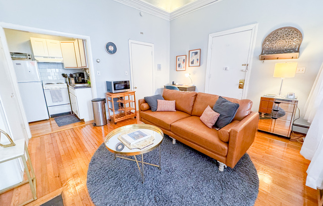 Studio, 1 bath, 600 sqft, $4,000, Unit 2