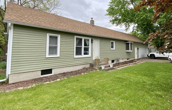 1317 S DIAMOND LK RD
