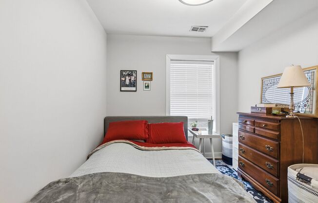 2 beds, 1 bath, 638 sqft, $3,200, Unit 922-2N