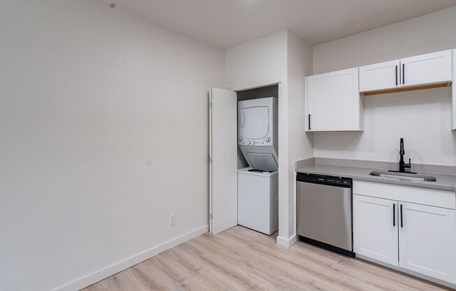 2 beds, 1 bath, 758 sqft, $1,900, Unit 1