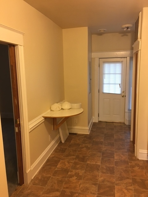 2 beds, 1 bath, 900 sqft, $1,495